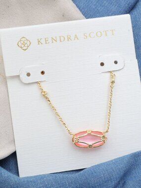 Kendra Scott Elisa Lattice Frame Necklace - Gold & Blush Ivory Mother Pearl